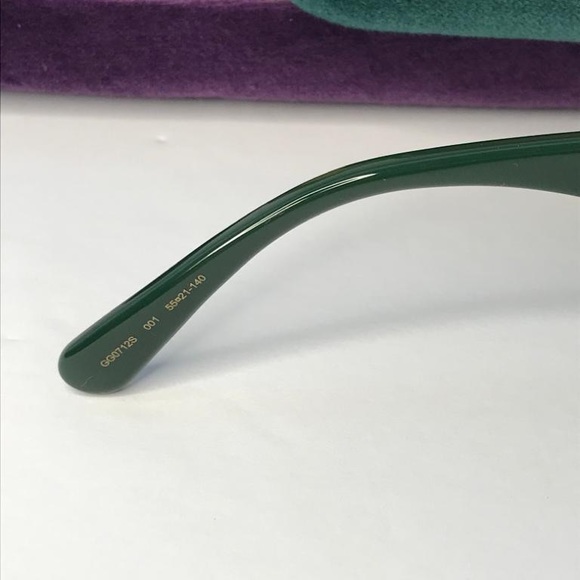 New- 💯 GUCCI GG0712S-001 GUCCI OVERSIZED SUNGLASSES WITH WEB TEMPLE - Picture 13 of 14